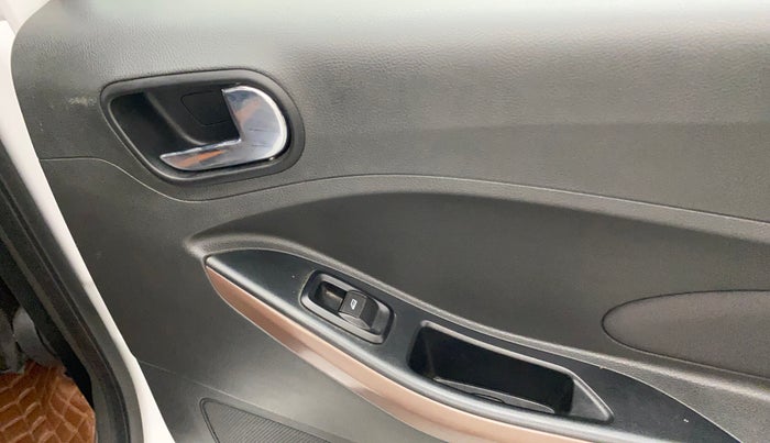 2019 Ford FREESTYLE TITANIUM 1.5 DIESEL, Diesel, Manual, 41,951 km, Right rear window switch / handle - Switch/handle not functional