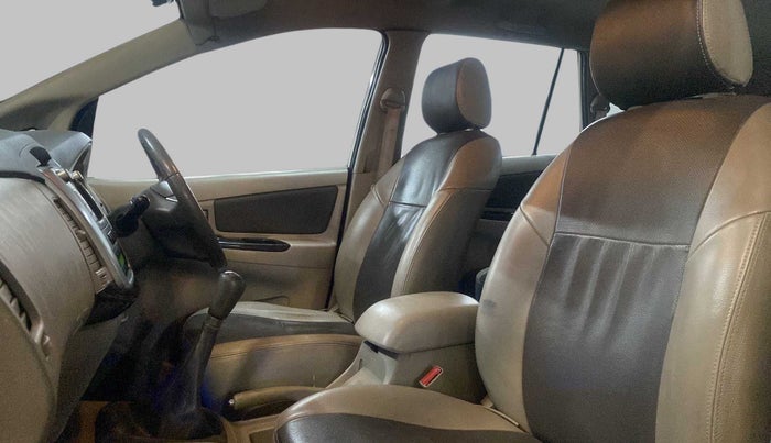 2013 Toyota Innova 2.5 ZX 7 STR, Diesel, Manual, 1,11,361 km, Right Side Front Door Cabin