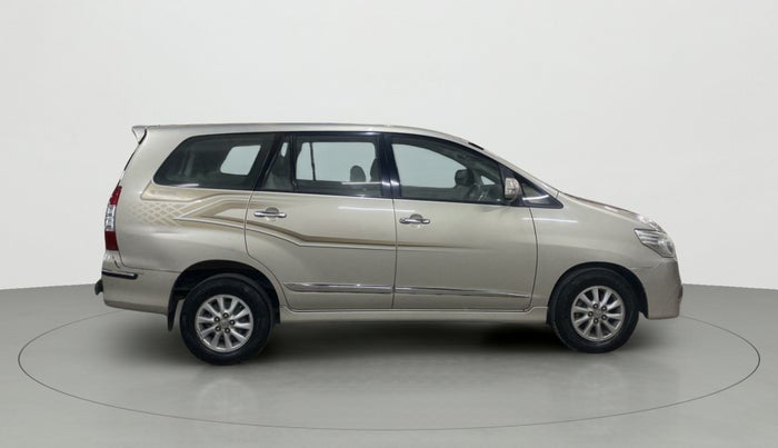 2013 Toyota Innova 2.5 ZX 7 STR, Diesel, Manual, 1,11,361 km, Right Side View