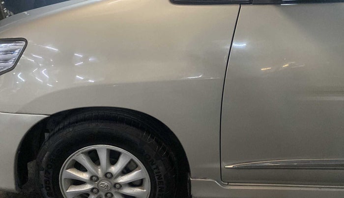 2013 Toyota Innova 2.5 ZX 7 STR, Diesel, Manual, 1,11,361 km, Left fender - Minor scratches