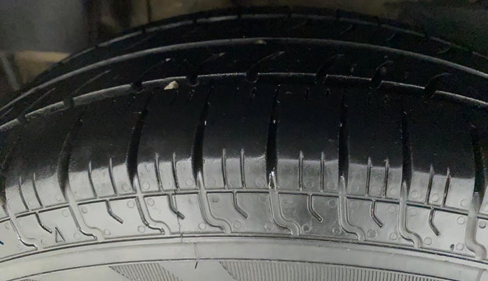 2017 Maruti Dzire VDI AMT, Diesel, Automatic, 91,190 km, Right Rear Tyre Tread