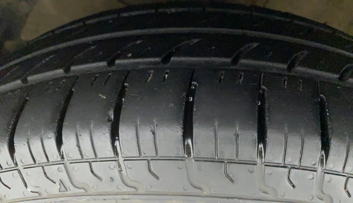 2017 Maruti Dzire VDI AMT, Diesel, Automatic, 91,190 km, Left Front Tyre Tread