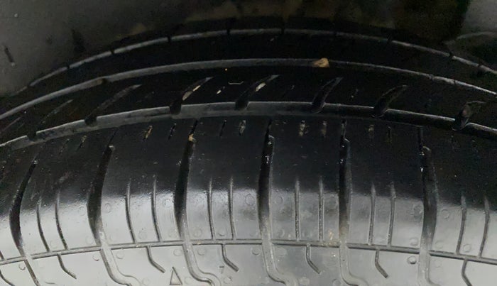 2017 Maruti Dzire VDI AMT, Diesel, Automatic, 91,190 km, Left Rear Tyre Tread