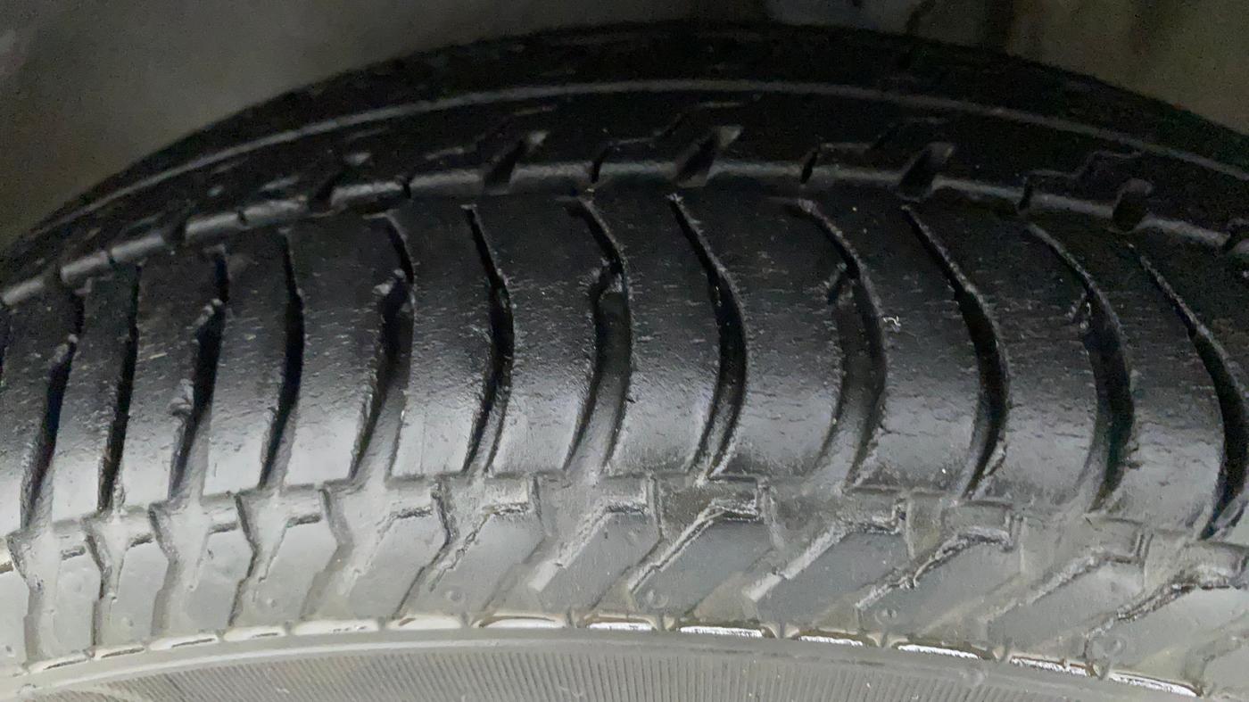 2017 Maruti Alto K10 VXI, Petrol, Manual, 31,097 km, Left Front Tyre Tread