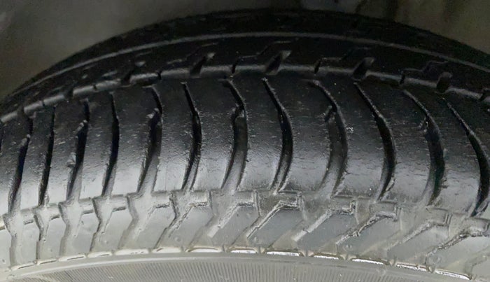 2017 Maruti Alto K10 VXI, Petrol, Manual, 31,097 km, Left Front Tyre Tread