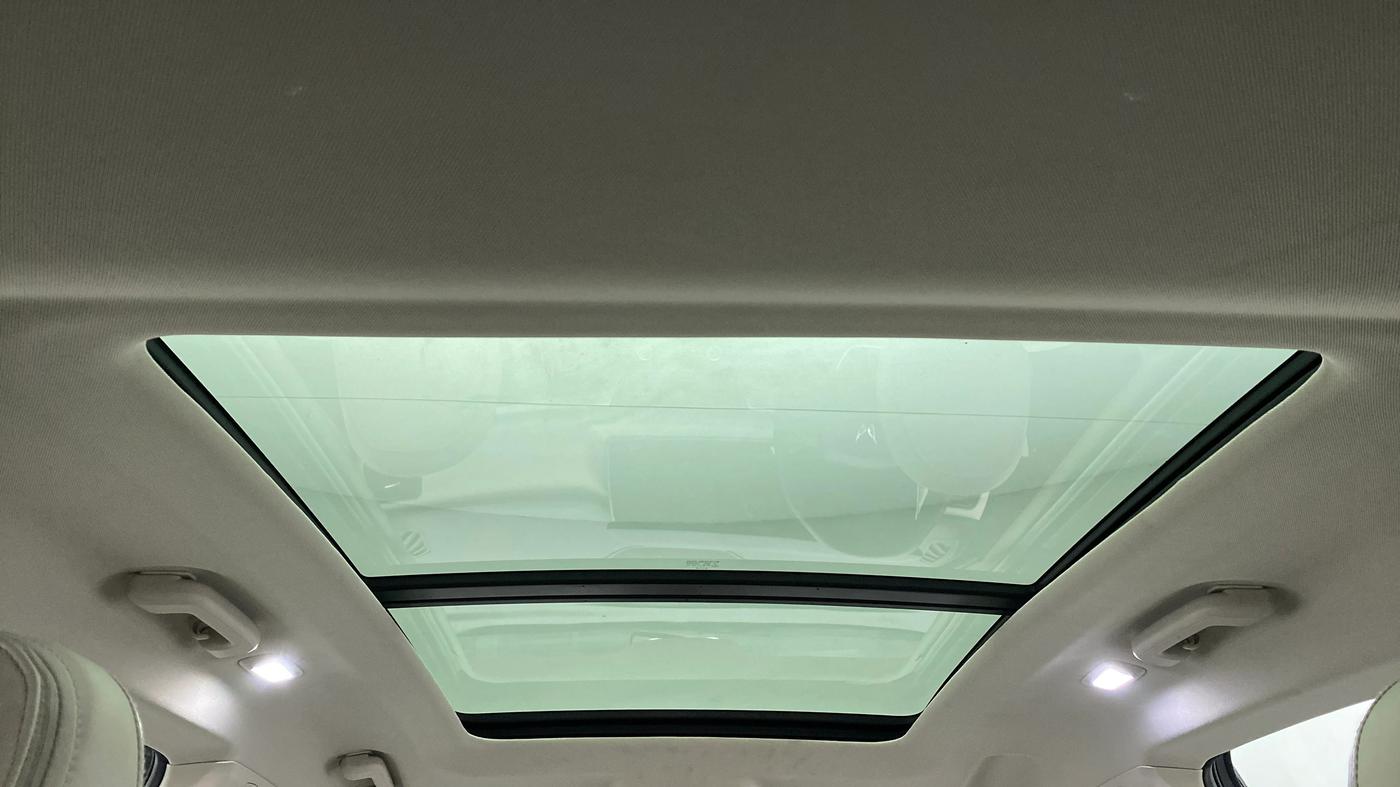 2022 Mahindra XUV700 AX 5 P MT 7 STR, Petrol, Manual, 9,719 km, Panoramic Sunroof
