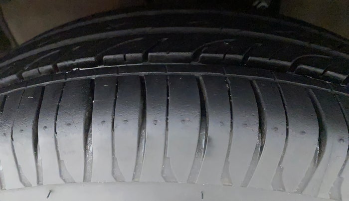 2016 Maruti Celerio ZXI (O), Petrol, Manual, 1,08,582 km, Left Front Tyre Tread