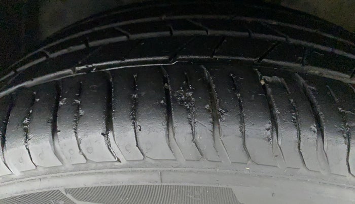 2022 Hyundai NEW I20 SPORTZ 1.5 MT, Diesel, Manual, 26,119 km, Left Front Tyre Tread