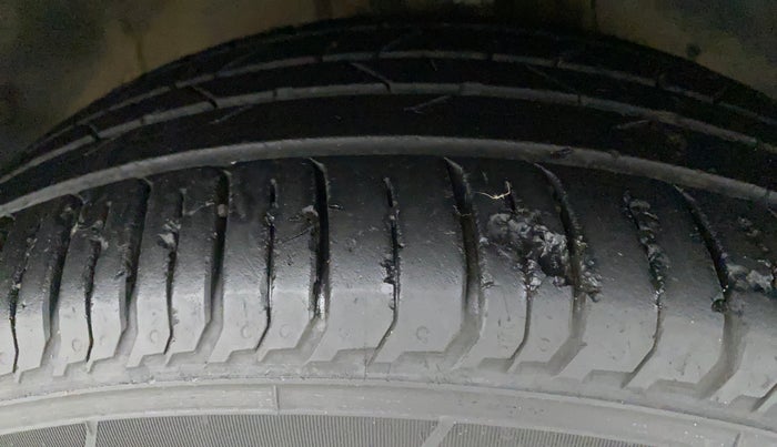2022 Hyundai NEW I20 SPORTZ 1.5 MT, Diesel, Manual, 26,119 km, Right Front Tyre Tread