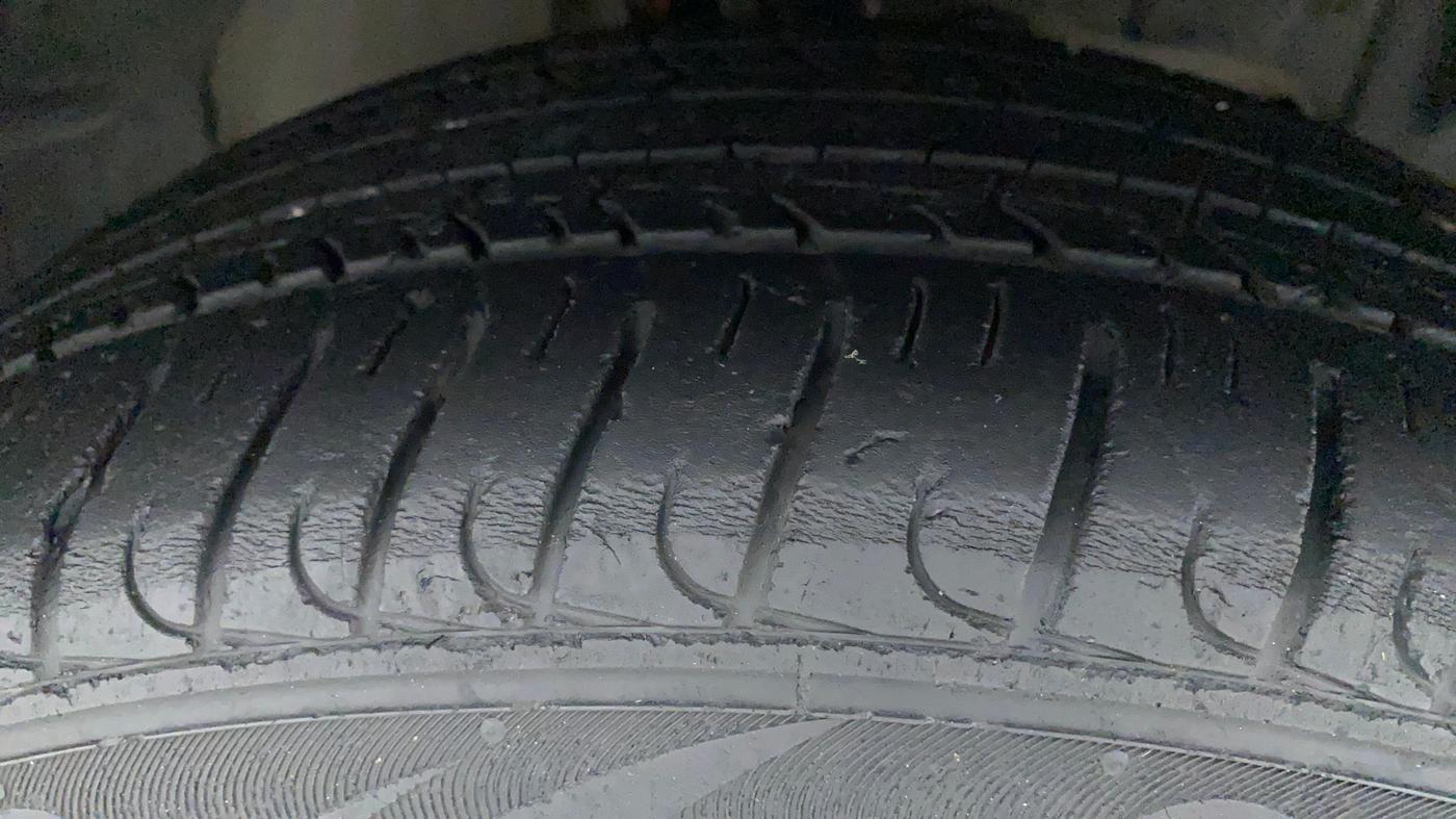 2017 Ford Ecosport TITANIUM 1.5L DIESEL, Diesel, Manual, 1,02,616 km, Right Front Tyre Tread