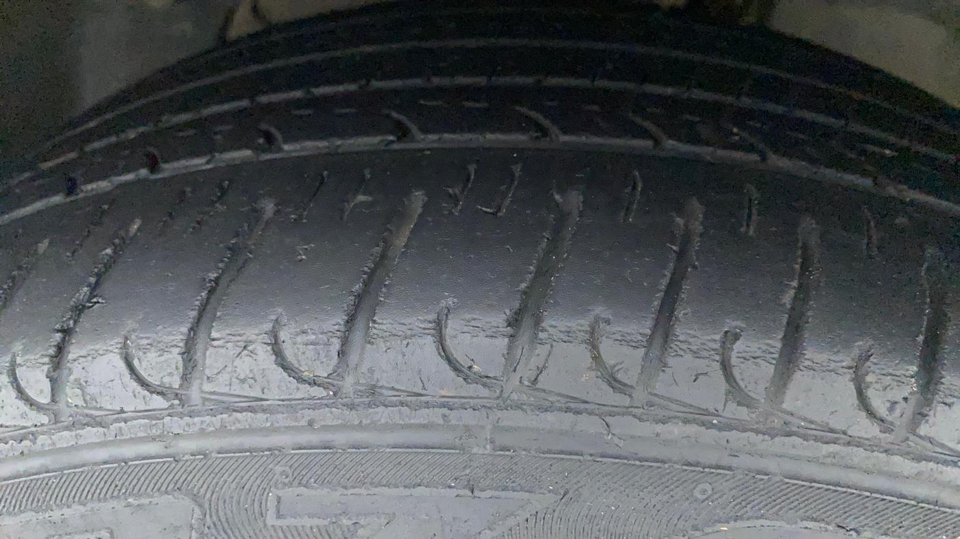 2017 Ford Ecosport TITANIUM 1.5L DIESEL, Diesel, Manual, 1,02,616 km, Left Front Tyre Tread