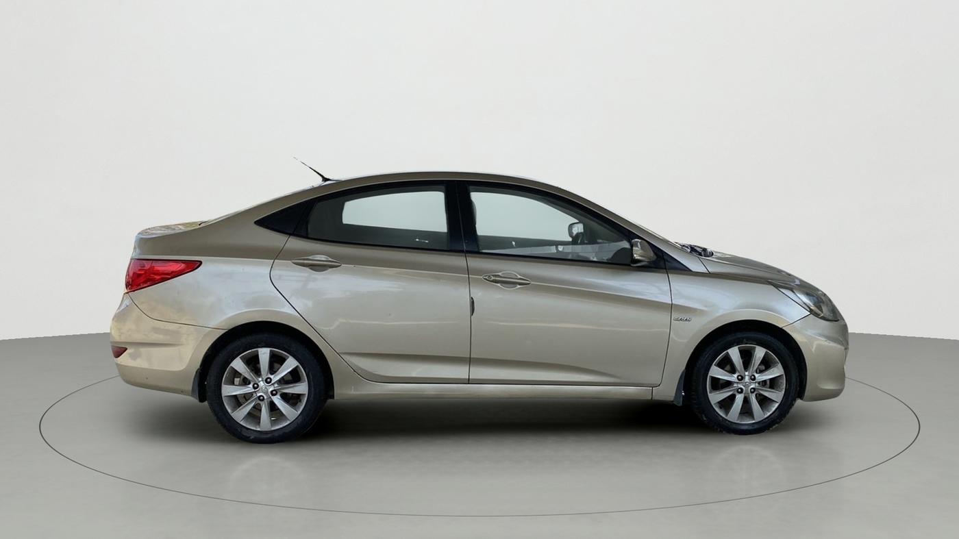 2013 Hyundai Verna FLUIDIC 1.6 CRDI SX, Diesel, Manual, 53,850 km, Right Side View