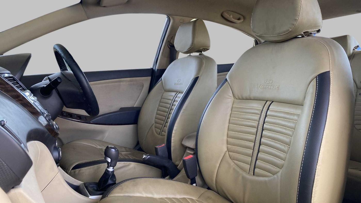 2013 Hyundai Verna FLUIDIC 1.6 CRDI SX, Diesel, Manual, 53,850 km, Right Side Front Door Cabin