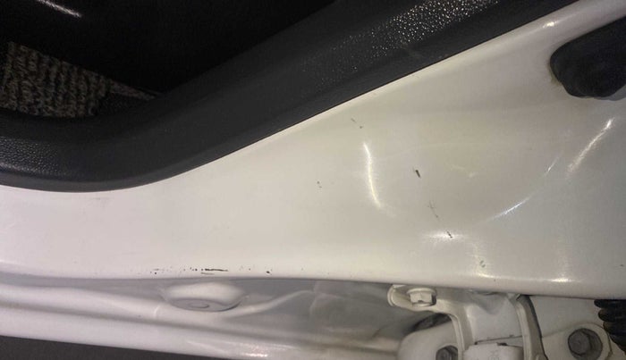 2016 Maruti Alto K10 VXI, CNG, Manual, 29,034 km, Left B pillar - Minor scratches