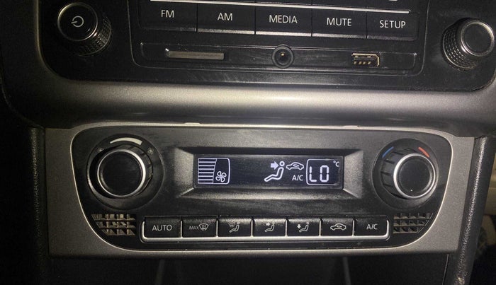 2017 Volkswagen Ameo HIGHLINE1.2L, Petrol, Manual, 44,934 km, AC Unit - Directional switch has minor damage