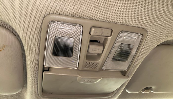 2017 Hyundai Verna 1.6 VTVT SX (O) AT, Petrol, Automatic, 68,196 km, Ceiling - Sun Glass Holder not working