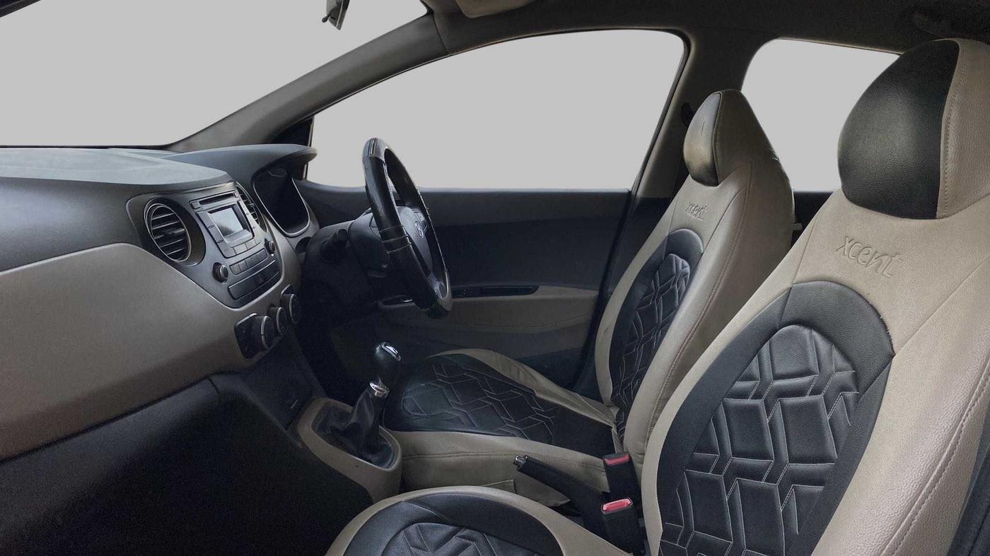 2014 Hyundai Xcent S 1.2, Petrol, Manual, 57,000 km, Right Side Front Door Cabin