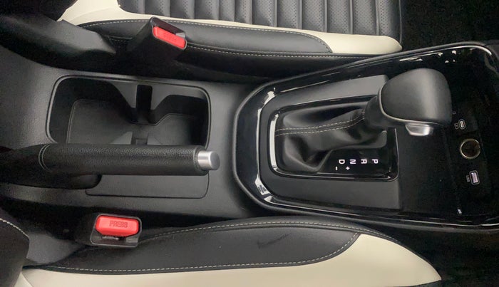 2024 KIA SONET GTX PLUS 1.0 TURBO PETROL DCT, Petrol, Automatic, 22,145 km, Gear Lever