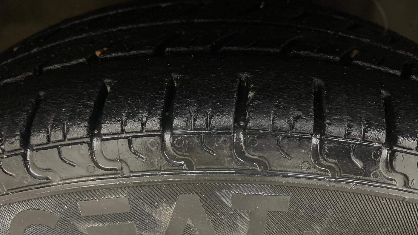 2018 Hyundai Eon MAGNA +, Petrol, Manual, 66,201 km, Right Front Tyre Tread