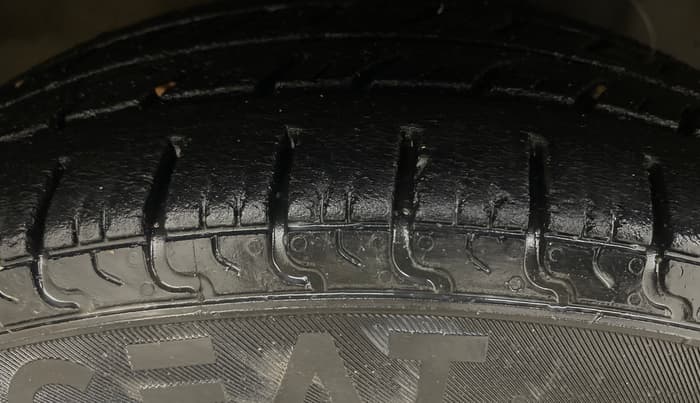 2018 Hyundai Eon MAGNA +, Petrol, Manual, 66,201 km, Right Front Tyre Tread