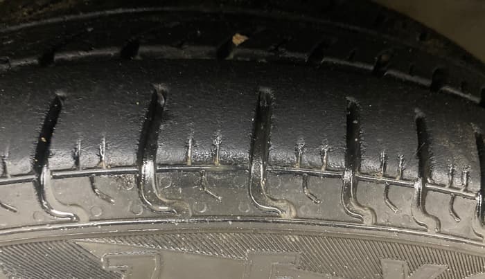 2018 Hyundai Eon MAGNA +, Petrol, Manual, 66,201 km, Left Front Tyre Tread