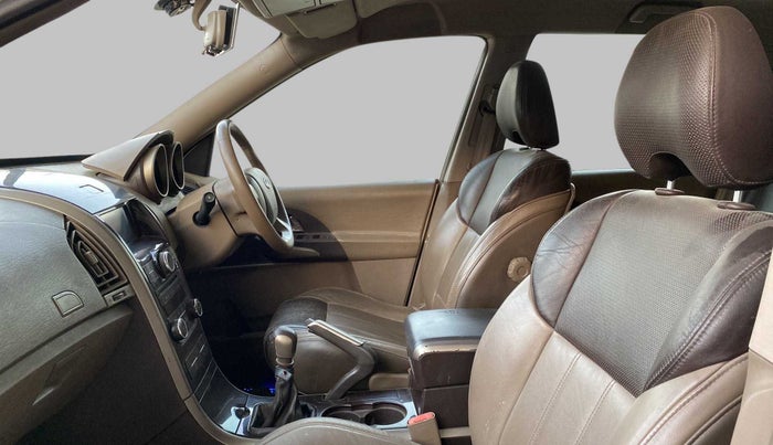 2014 Mahindra XUV500 W8, Diesel, Manual, 91,753 km, Right Side Front Door Cabin