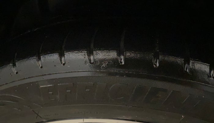 2022 MG HECTOR PLUS SHARP 1.5 PETROL TURBO CVT 6-STR, Petrol, Automatic, 32,789 km, Left Front Tyre Tread