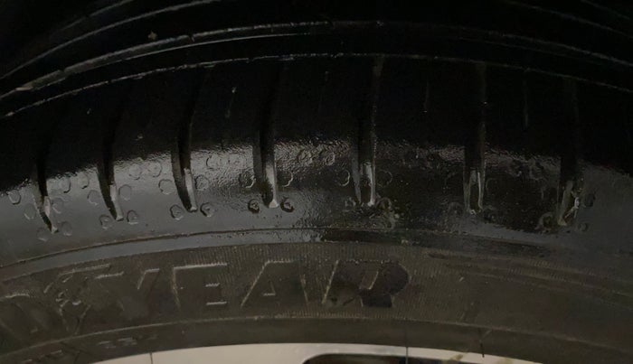 2022 MG HECTOR PLUS SHARP 1.5 PETROL TURBO CVT 6-STR, Petrol, Automatic, 32,789 km, Left Rear Tyre Tread