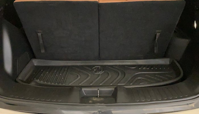 2022 MG HECTOR PLUS SHARP 1.5 PETROL TURBO CVT 6-STR, Petrol, Automatic, 32,789 km, Boot Inside