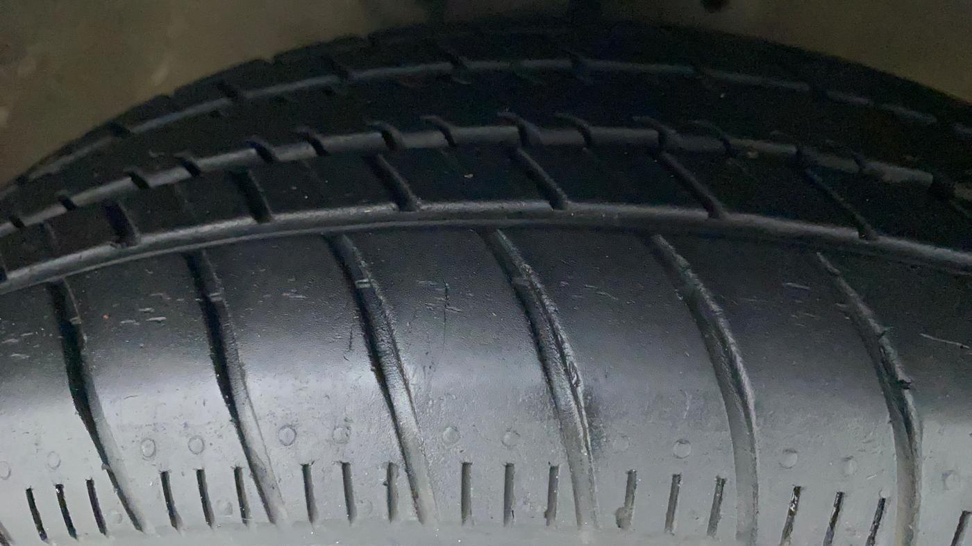 2014 Maruti Celerio VXI, Petrol, Manual, 67,282 km, Right Front Tyre Tread