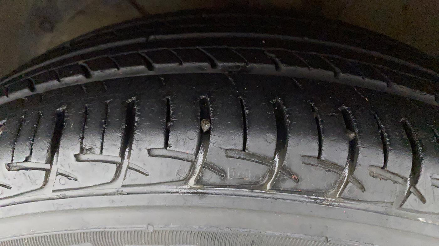2016 Maruti Baleno DELTA PETROL 1.2, Petrol, Manual, 87,367 km, Left Front Tyre Tread