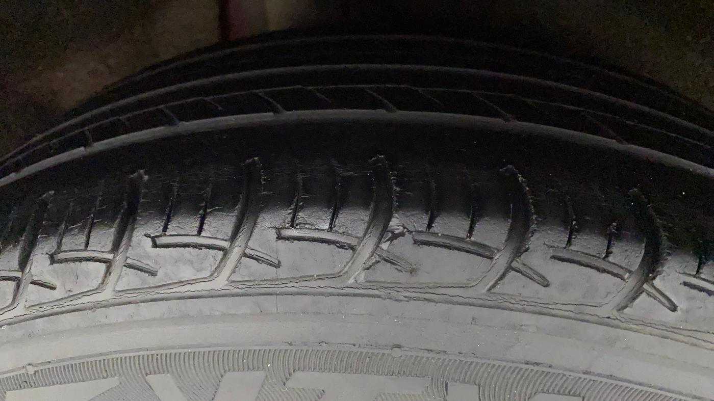 2016 Maruti Baleno DELTA PETROL 1.2, Petrol, Manual, 87,367 km, Right Rear Tyre Tread