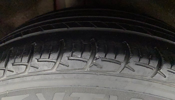 2016 Maruti Baleno DELTA PETROL 1.2, Petrol, Manual, 87,367 km, Right Rear Tyre Tread