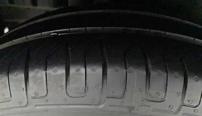 2012 Maruti Swift VXI, Petrol, Manual, 45,979 km, Right Rear Tyre Tread