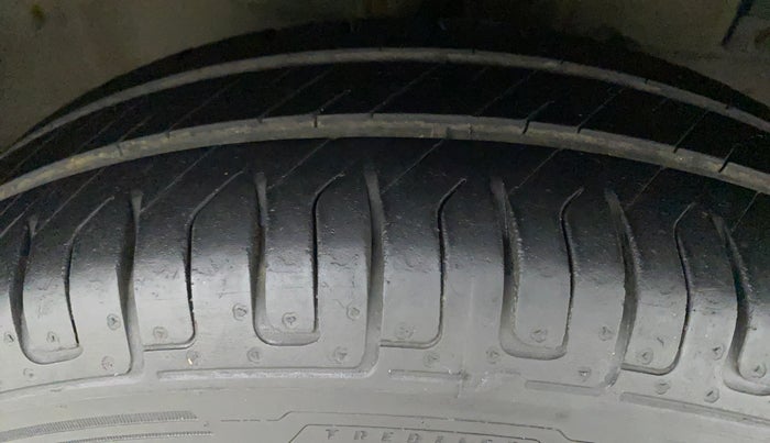 2012 Maruti Swift VXI, Petrol, Manual, 45,979 km, Right Front Tyre Tread