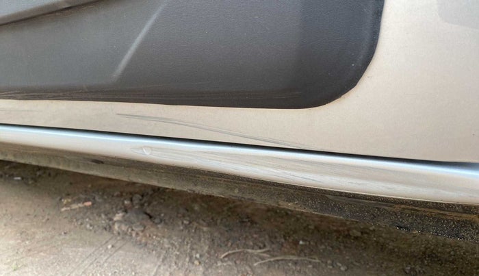 2021 Renault TRIBER RXT AMT, Petrol, Automatic, 8,674 km, Left running board - Slightly dented
