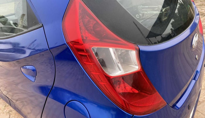 2017 Hyundai Eon SPORTZ, Petrol, Manual, 1,19,490 km, Left tail light - Minor damage