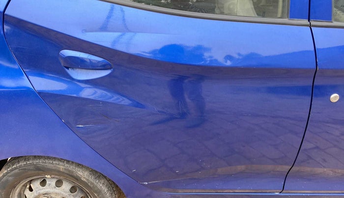 2017 Hyundai Eon SPORTZ, Petrol, Manual, 1,19,490 km, Right rear door - Minor scratches