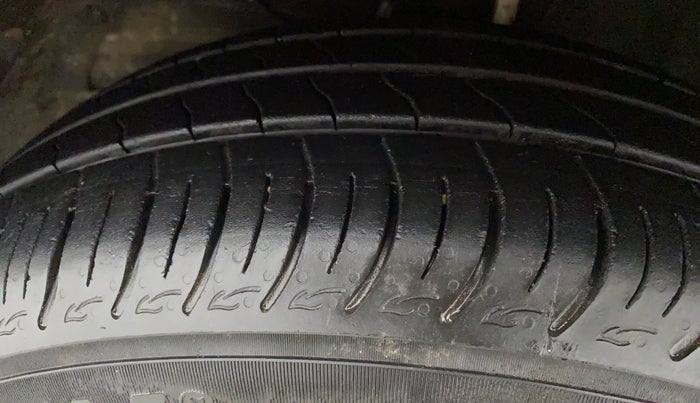 2017 Maruti Baleno DELTA PETROL 1.2, Petrol, Manual, 46,754 km, Left Front Tyre Tread