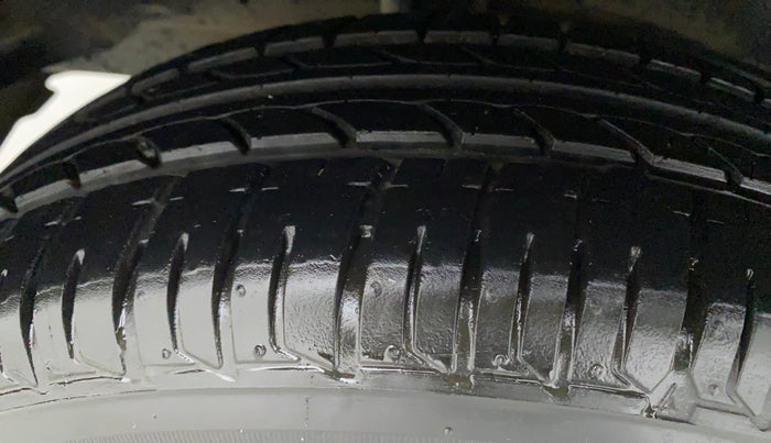 2013 Toyota Etios Liva GD, Diesel, Manual, 60,588 km, Right Rear Tyre Tread