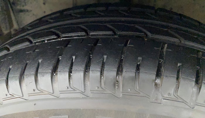 2013 Toyota Etios Liva GD, Diesel, Manual, 60,588 km, Left Front Tyre Tread