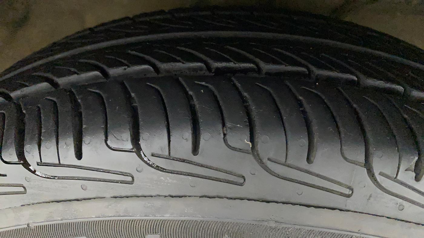 2018 Maruti Dzire VXI, Petrol, Manual, 71,165 km, Right Front Tyre Tread
