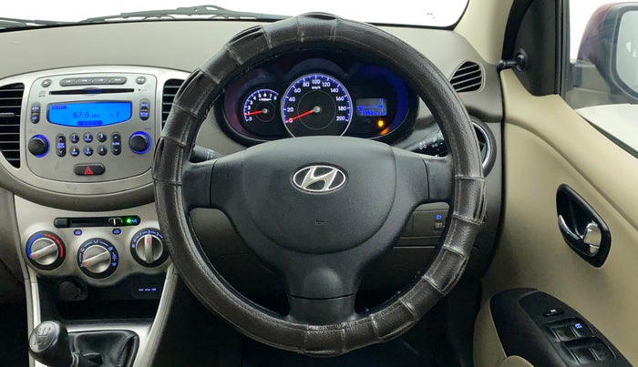 2015 Hyundai i10 SPORTZ 1.1, Petrol, Manual, 37,595 km, Steering Wheel Close Up