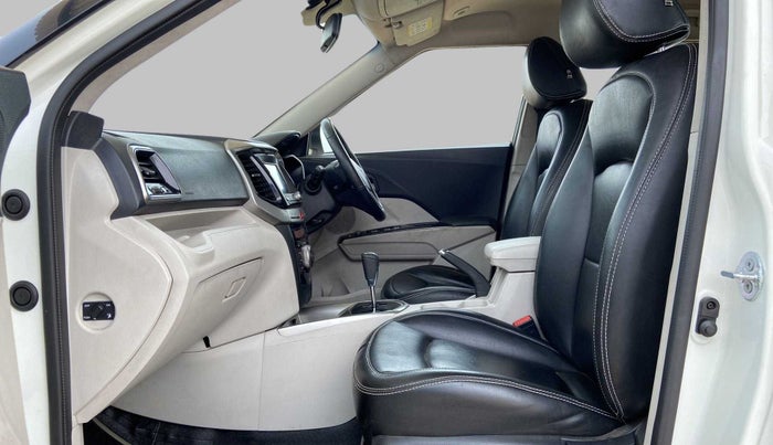 2020 Mahindra XUV300 W8 1.5 DIESEL AMT, Diesel, Automatic, 64,792 km, Right Side Front Door Cabin