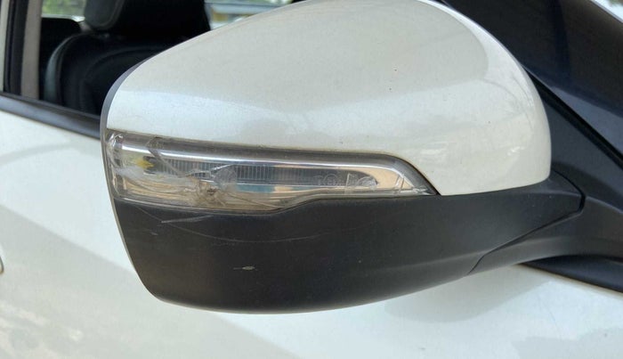 2020 Mahindra XUV300 W8 1.5 DIESEL AMT, Diesel, Automatic, 64,792 km, Right rear-view mirror - Indicator light not working