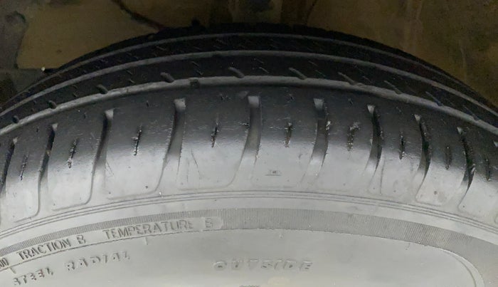 2021 Maruti Swift VXI, Petrol, Manual, 42,481 km, Left Front Tyre Tread