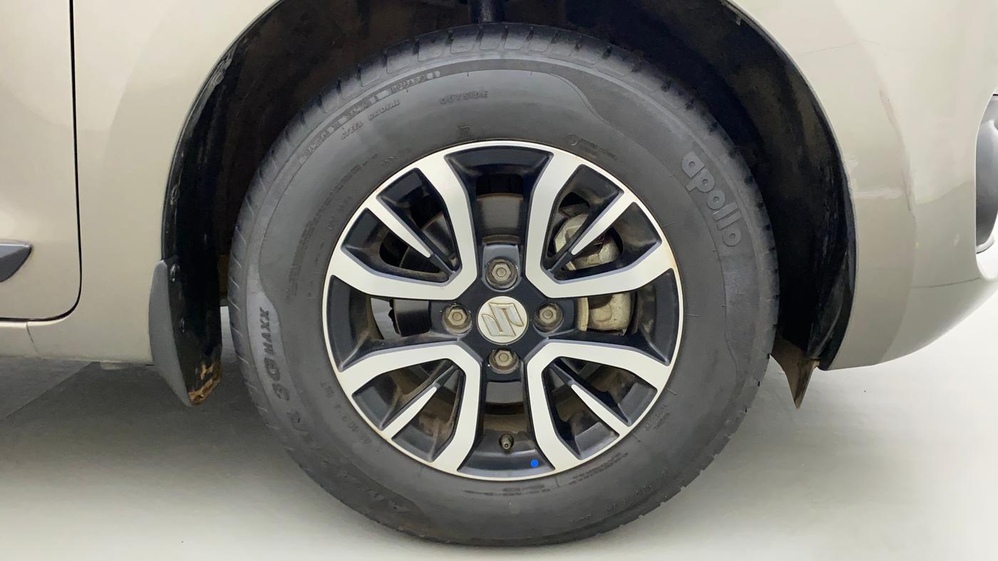 2021 Maruti Swift VXI, Petrol, Manual, 42,481 km, Right Front Wheel