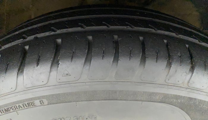 2021 Maruti Swift VXI, Petrol, Manual, 42,481 km, Right Front Tyre Tread