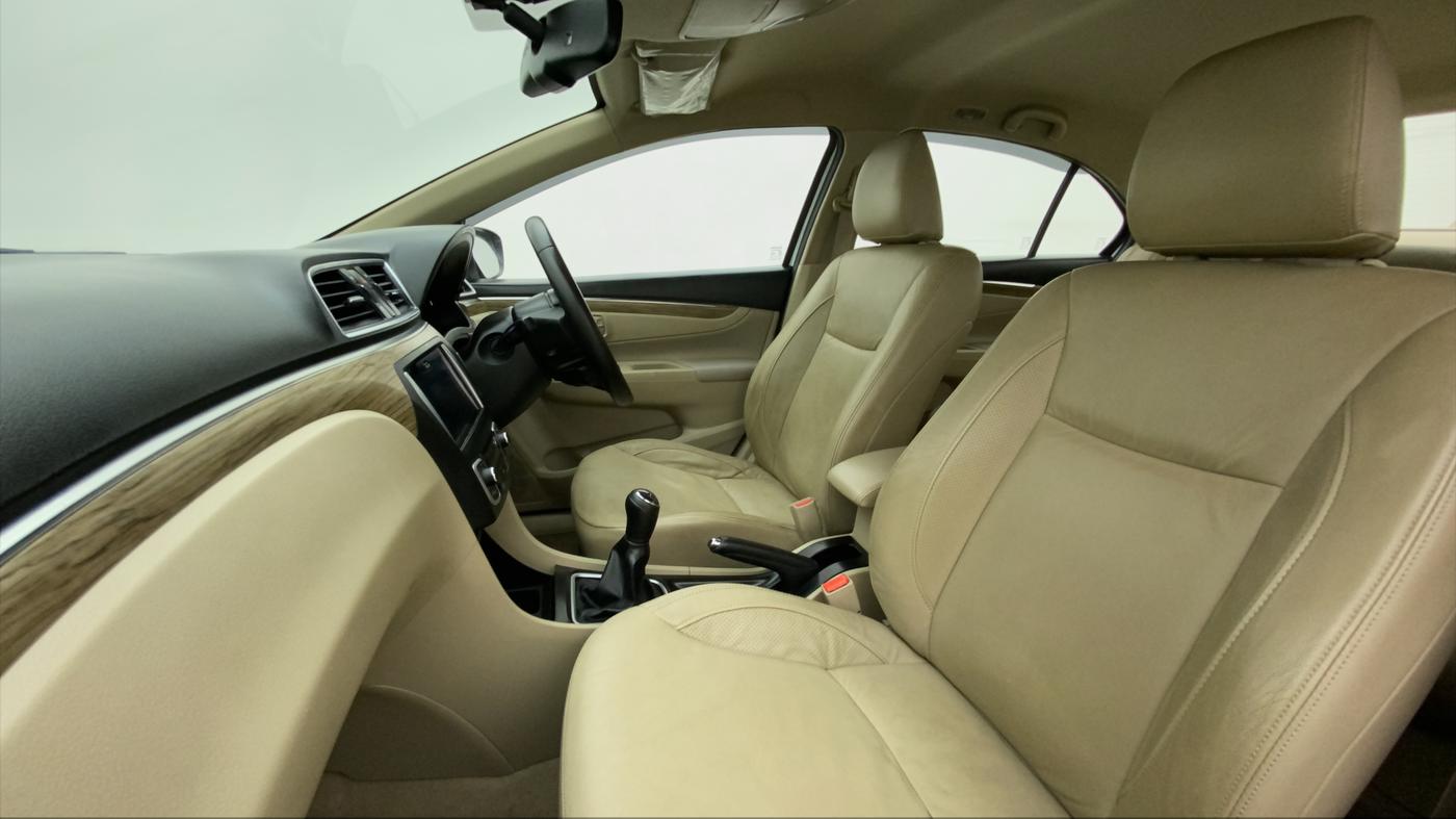 2019 Maruti Ciaz ALPHA 1.5 SHVS PETROL, Petrol, Manual, 49,126 km, Right Side Front Door Cabin