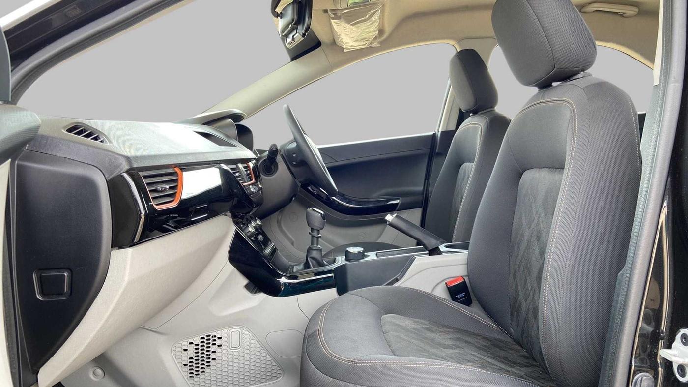 2019 Tata NEXON KRAZ MT PETROL, Petrol, Manual, 8,737 km, Right Side Front Door Cabin